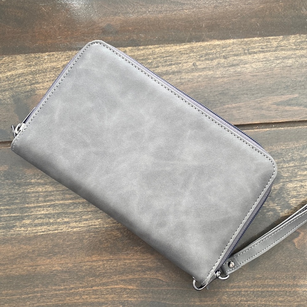 NWOT Family Passport Folder Wallet